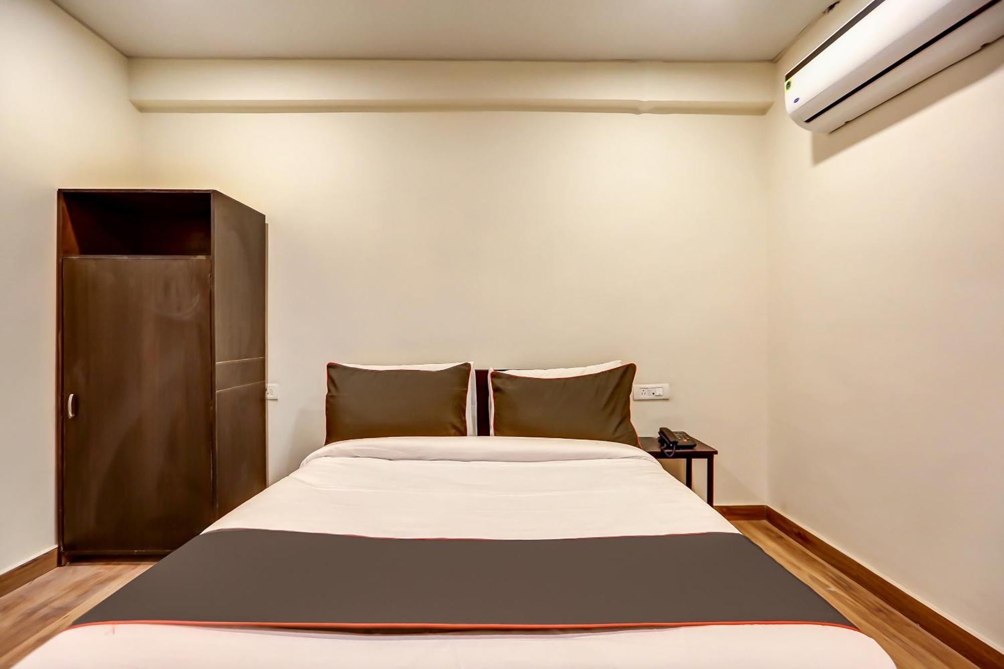 Collection O Sr Inn Awas Vikas Kanpur Luaran gambar